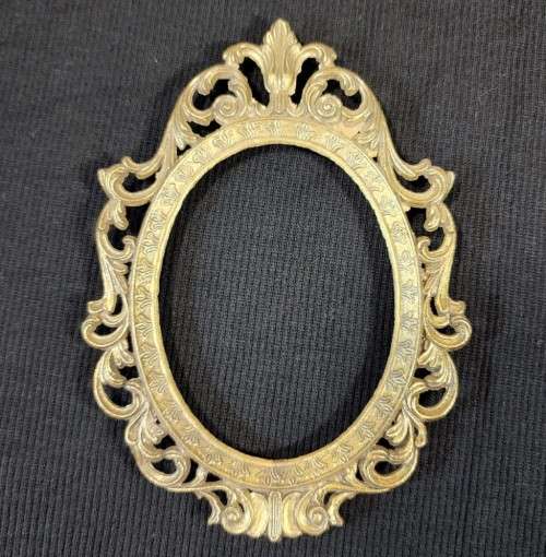 FOUR (4) SMALL (13x9CM) OVAL BRASS PHOTO FRAMES MADE IN ITALY