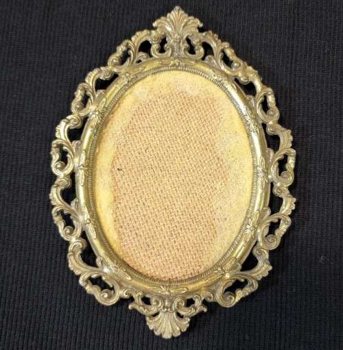 FOUR (4) SMALL (13x9CM) OVAL BRASS PHOTO FRAMES MADE IN ITALY