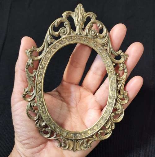 FOUR (4) SMALL (13x9CM) OVAL BRASS PHOTO FRAMES MADE IN ITALY