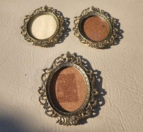 THREE (3) SMALL (13x9CM) OVAL BRASS PHOTO FRAMES MADE IN ITALY