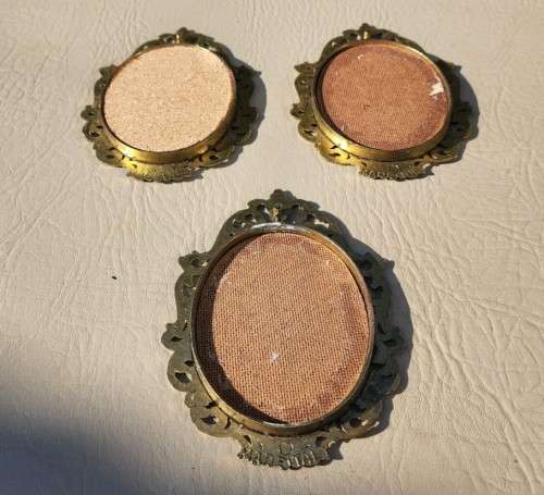 THREE (3) SMALL (13x9CM) OVAL BRASS PHOTO FRAMES MADE IN ITALY