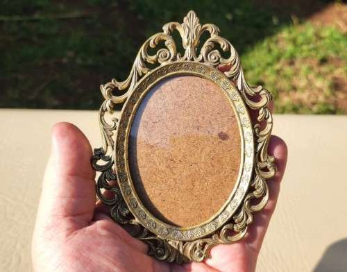 THREE (3) SMALL (13x9CM) OVAL BRASS PHOTO FRAMES MADE IN ITALY