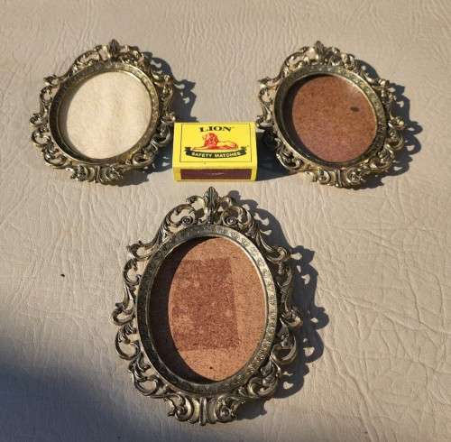 THREE (3) SMALL (13x9CM) OVAL BRASS PHOTO FRAMES MADE IN ITALY
