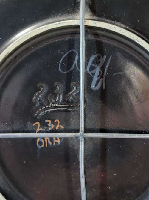 BEAUTIFUL ORA (BLACK AND GOLD) DÉCOR GOUDA HOLLAND PLATE WITH MAT GOLD DETAILING