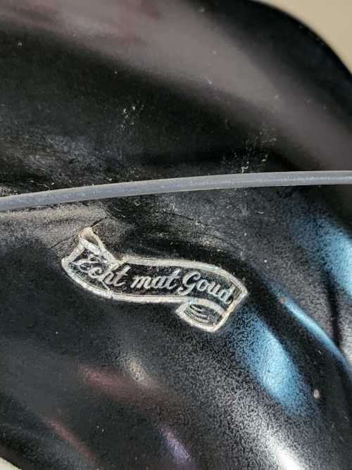 BEAUTIFUL ORA (BLACK AND GOLD) DÉCOR GOUDA HOLLAND PLATE WITH MAT GOLD DETAILING