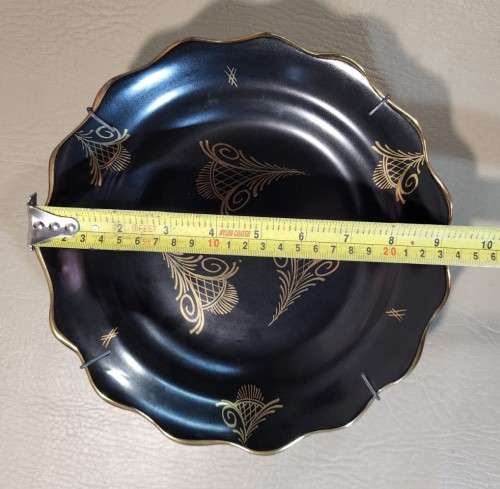 BEAUTIFUL ORA (BLACK AND GOLD) DÉCOR GOUDA HOLLAND PLATE WITH MAT GOLD DETAILING