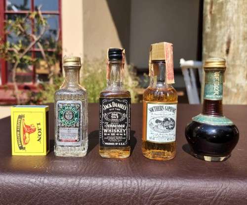 COLLECTION OF FOUR (4) USA ISRAEL AND MEXICO MINIATURE LIQUOR BOTTLES (SEALED FULL) LISTING 6 OF 11