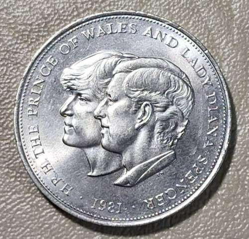 A 1981 ELIZABETH II PRINCE CHARLES AND DIANA SPENCER ROYAL WEDDING 25 NEW PENCE COMMEMORATIVE COIN