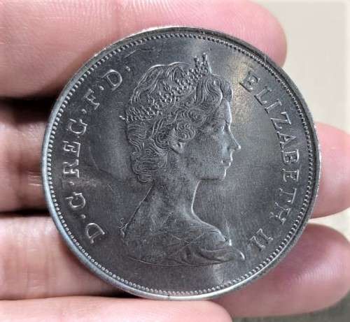 A 1981 ELIZABETH II PRINCE CHARLES AND DIANA SPENCER ROYAL WEDDING 25 NEW PENCE COMMEMORATIVE COIN
