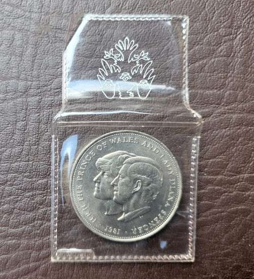 A 1981 ELIZABETH II PRINCE CHARLES AND DIANA SPENCER ROYAL WEDDING 25 NEW PENCE COMMEMORATIVE COIN