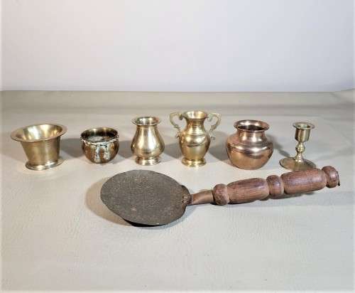 BATCH OF 7 BRASS AND COPPER ITEMS  ALL SOLID BRASS AND HEAVY FOR THEIR SIZE