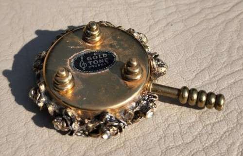 VINTAGE GOLD TONED PILL BOX OR SACCHARIN DISH WITH LID AND HANDLE