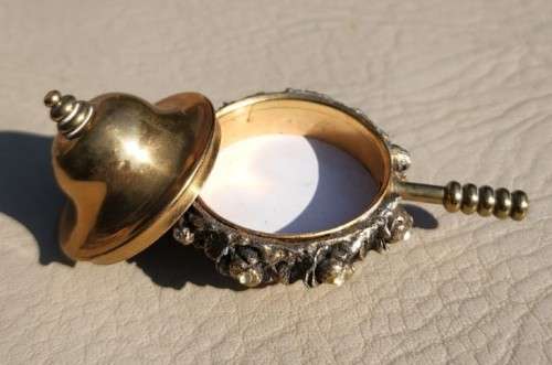 VINTAGE GOLD TONED PILL BOX OR SACCHARIN DISH WITH LID AND HANDLE