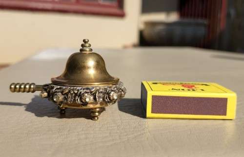 VINTAGE GOLD TONED PILL BOX OR SACCHARIN DISH WITH LID AND HANDLE