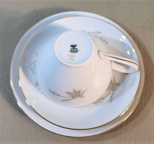 VINTAGE (1952-1965) GERMAN KPM KRISTER PORCELAIN 25 PIECE TEASET