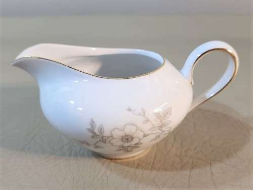 VINTAGE (1952-1965) GERMAN KPM KRISTER PORCELAIN 25 PIECE TEASET