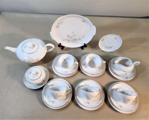 VINTAGE (1952-1965) GERMAN KPM KRISTER PORCELAIN 25 PIECE TEASET