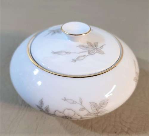 VINTAGE (1952-1965) GERMAN KPM KRISTER PORCELAIN 25 PIECE TEASET