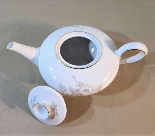 VINTAGE (1952-1965) GERMAN KPM KRISTER PORCELAIN 25 PIECE TEASET