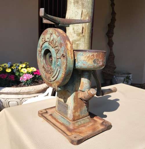 A VINTAGE 1940S FARM ALFA LAVAL SWEDEN JUNIOT NO 15 MILK SEPARATOR