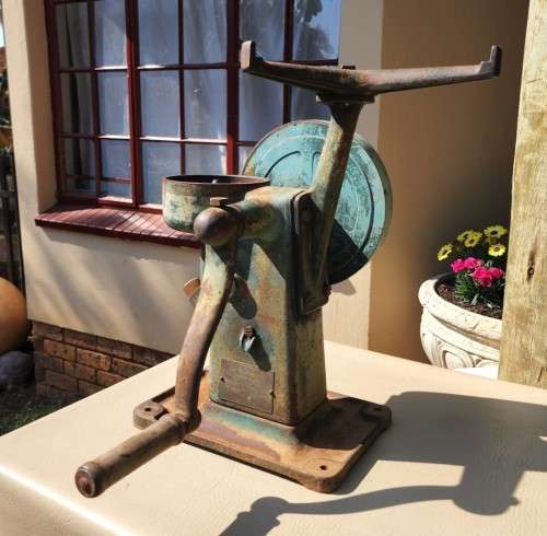 A VINTAGE 1940S FARM ALFA LAVAL SWEDEN JUNIOT NO 15 MILK SEPARATOR