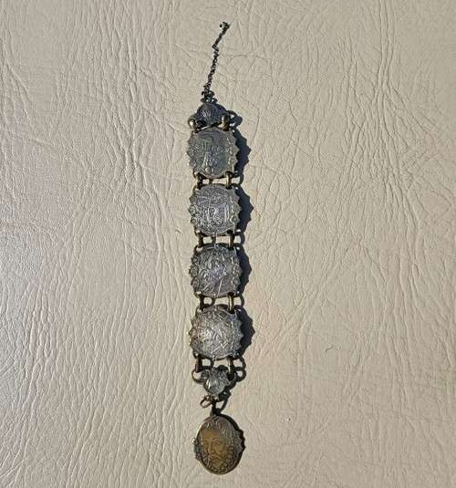 VINTAGE 1950S DON QUIXOTE MEDIEVAL KNIGHT AND GLADIATOR EMBOSSED BRASS CUFF BRACELET