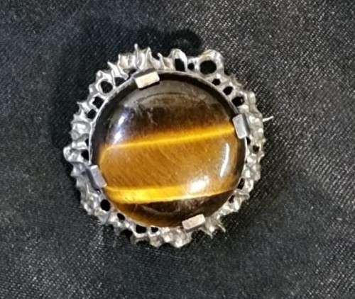 VINTAGE STRIPED BROWN TIGERS EYE BROOCH WITH POSSIBLE STERLING SILVER FRAME