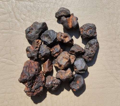 GROUP OF POSSIBLE METEORITE FRAGMENTS 4 BILLION YEARS OLD CONTAINS IRON NICKEL MAGNETIC AS SEEN IN P