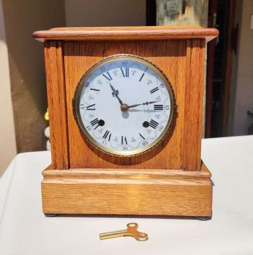 AMERICAN SESSIONS ANTIQUE TIME AND STRIKE MISSION STYLE MANTEL CLOCK WITH KEY WORKING