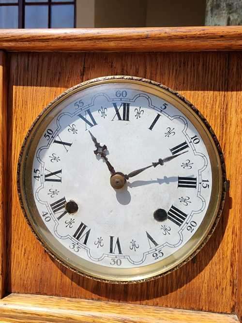 AMERICAN SESSIONS ANTIQUE TIME AND STRIKE MISSION STYLE MANTEL CLOCK WITH KEY WORKING