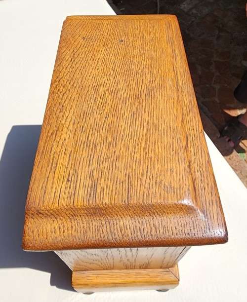 AMERICAN SESSIONS ANTIQUE TIME AND STRIKE MISSION STYLE MANTEL CLOCK WITH KEY WORKING