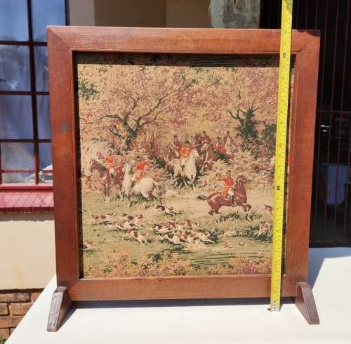 VINTAGE FIRE SCREEN WITH FOX HUNTING SCENE TAPESTRY