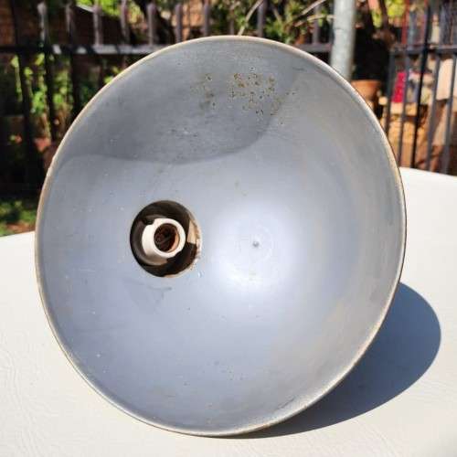 LARGE VINTAGE METAL INDUSTRIAL STYLE FACTORY LAMP SHADE