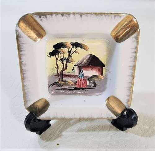 SEVEN CERAMICS PLATES AND ASHTRAYS - DELFT BLUE - CARLTONWARE - WEDGWOOD - VAN HUNKS - RC JAPAN