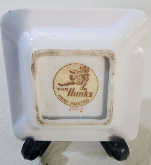 SEVEN CERAMICS PLATES AND ASHTRAYS - DELFT BLUE - CARLTONWARE - WEDGWOOD - VAN HUNKS - RC JAPAN