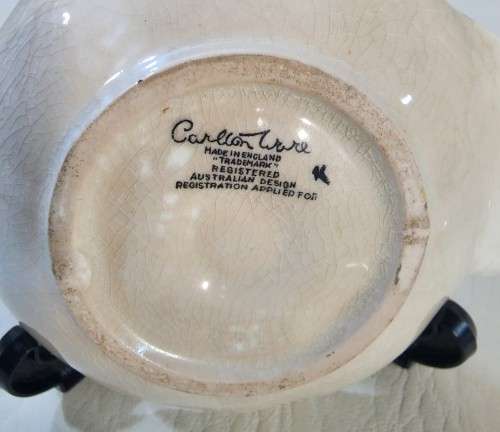 SEVEN CERAMICS PLATES AND ASHTRAYS - DELFT BLUE - CARLTONWARE - WEDGWOOD - VAN HUNKS - RC JAPAN