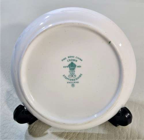 SEVEN CERAMICS PLATES AND ASHTRAYS - DELFT BLUE - CARLTONWARE - WEDGWOOD - VAN HUNKS - RC JAPAN