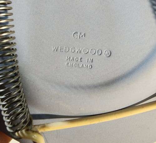 SEVEN CERAMICS PLATES AND ASHTRAYS - DELFT BLUE - CARLTONWARE - WEDGWOOD - VAN HUNKS - RC JAPAN