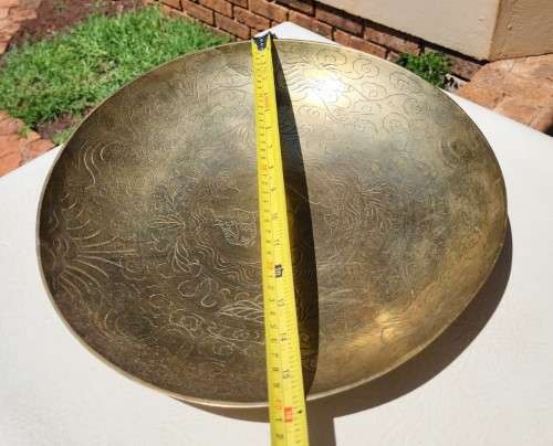 BRASS ENGRAVED BOWL VERY LARGE 40CM DIAMETER AND HEAVY 2,5KG (BASE METAL VALUE R250!)