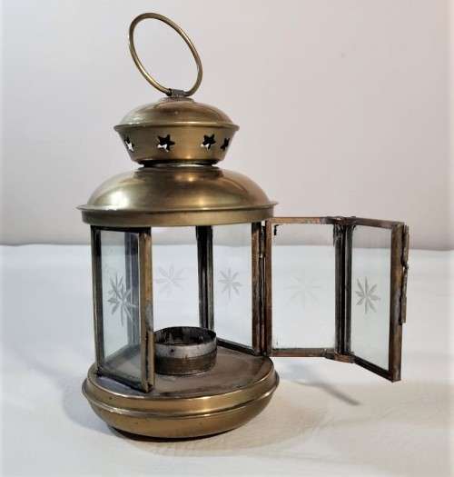 CHARMING VINTAGE BRASS AND GLASS HEXAGONAL SHAPE TEALIGHT CANDLE HOLDER