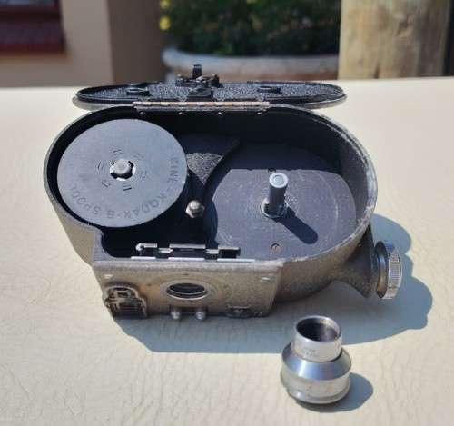 VINTAGE 1940S BELL & HOWELL 134 SPORTSTER 8MM CINE MOVIE CAMERA - FULLY MANUAL - WORKING