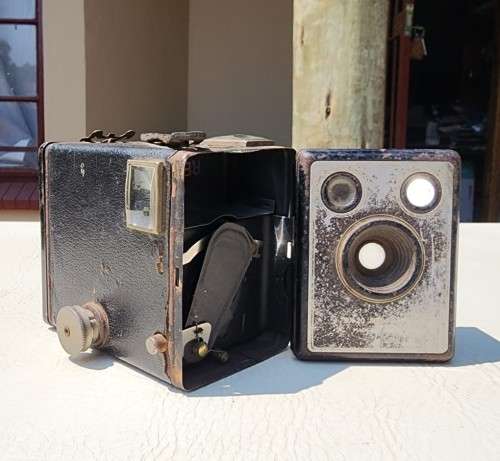 KODAK SIX-20 BROWNIE C 1946-1953 LONDON - FULLY MANUAL - SHUTTER WORKING