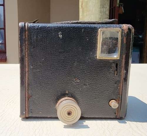 KODAK SIX-20 BROWNIE C 1946-1953 LONDON - FULLY MANUAL - SHUTTER WORKING
