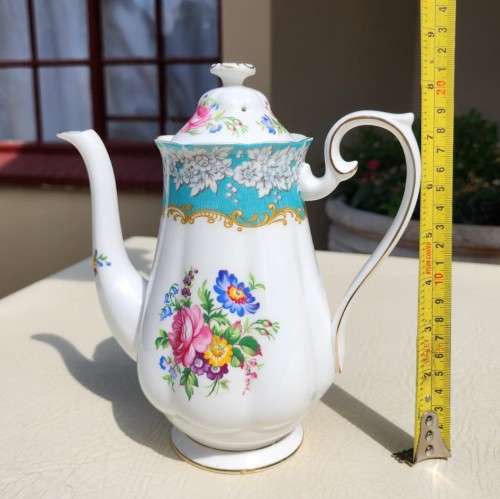 ROYAL ALBERT VINTAGE 1970S ENCHANTMENT PATTERN TEAPOT