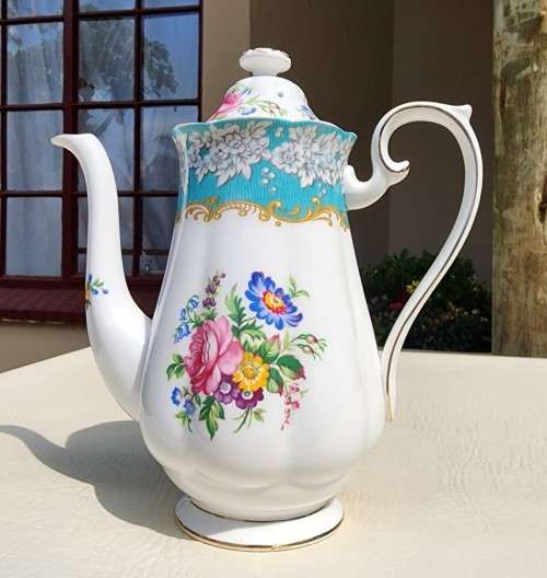 ROYAL ALBERT VINTAGE 1970S ENCHANTMENT PATTERN TEAPOT