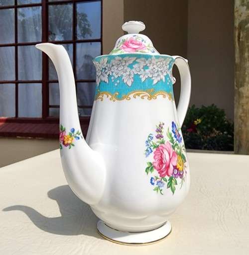ROYAL ALBERT VINTAGE 1970S ENCHANTMENT PATTERN TEAPOT