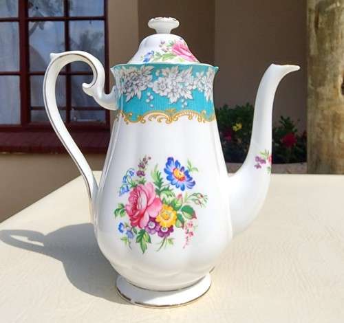 ROYAL ALBERT VINTAGE 1970S ENCHANTMENT PATTERN TEAPOT