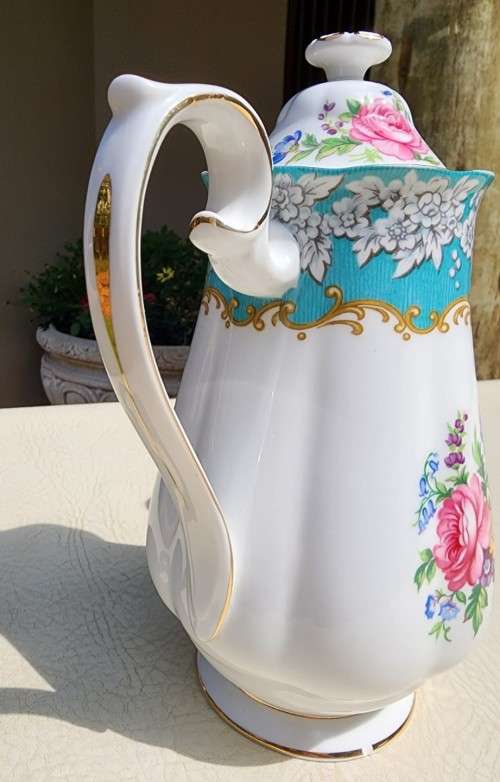 ROYAL ALBERT VINTAGE 1970S ENCHANTMENT PATTERN TEAPOT