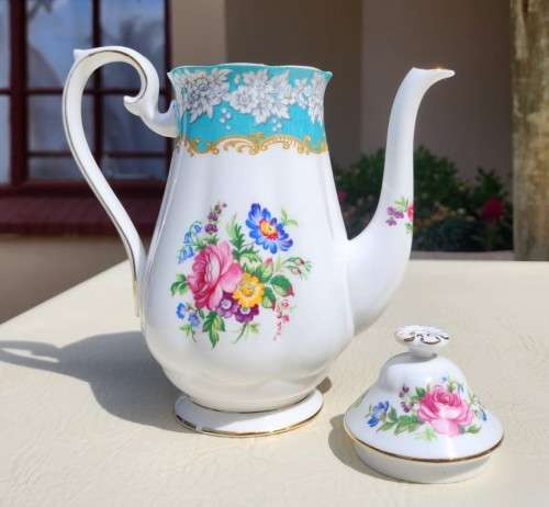 ROYAL ALBERT VINTAGE 1970S ENCHANTMENT PATTERN TEAPOT