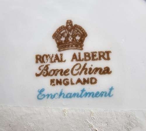 ROYAL ALBERT VINTAGE 1970S ENCHANTMENT PATTERN TEAPOT